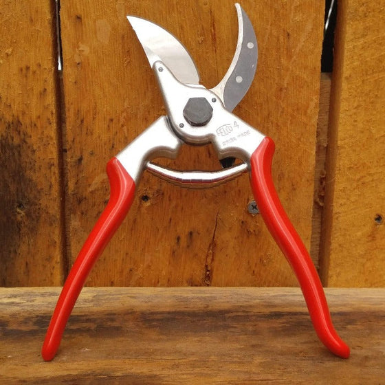 Large handle with a tough grip from the felco 4 pruners
